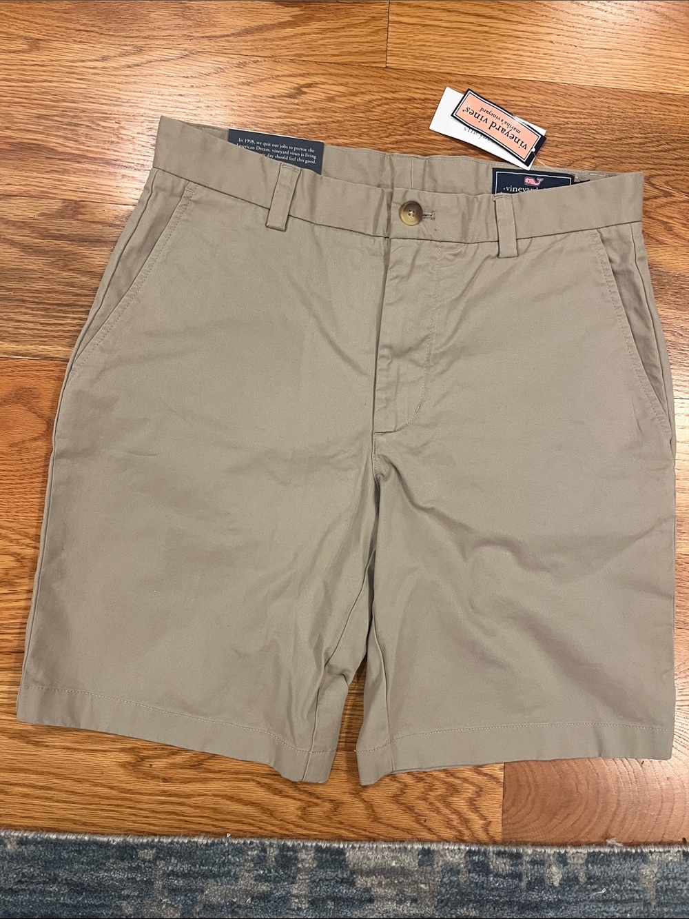 Vineyard Vines Men's Flat Front Shorts in Khaki Size 30 NWT